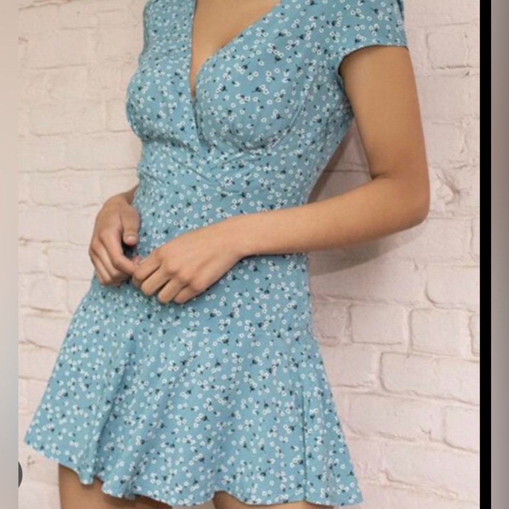 Garage Floral Blue Romper XS V-Neck Fit & Flare Short Sleeve